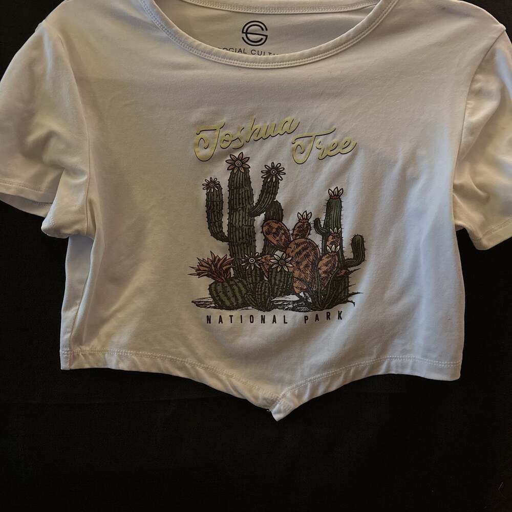 Social Culture Joshua Tree XL Graphic Crop Top - Picture 1 of 3